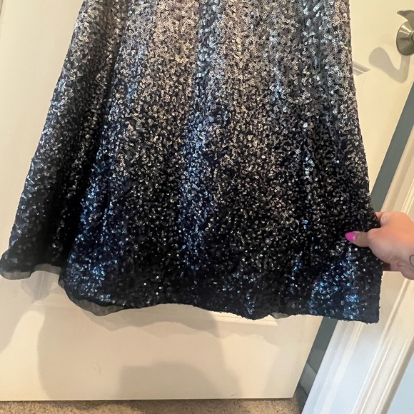 Betsey and Adam sequin gown - Picture 4 of 4